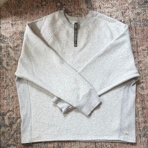 Vuori oversized slouchy sweatshirt size S